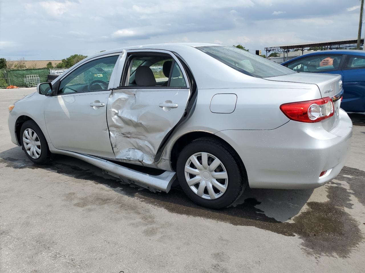 2T1BU4EEXDC940052 2013 Toyota Corolla Base