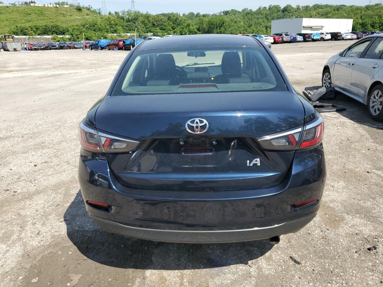 3MYDLBYV5JY313395 2018 Toyota Yaris Ia