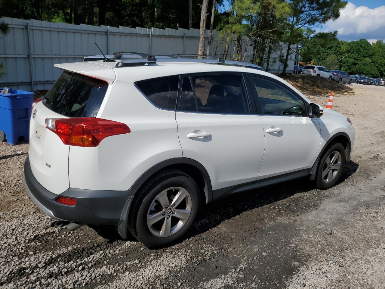 JTMWFREV8FJ058975 2015 Toyota Rav4 Xle