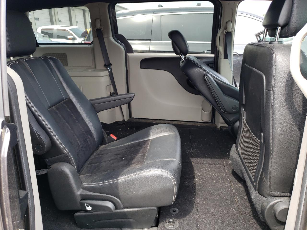 2C4RDGCGXJR205989 2018 Dodge Grand Caravan Sxt