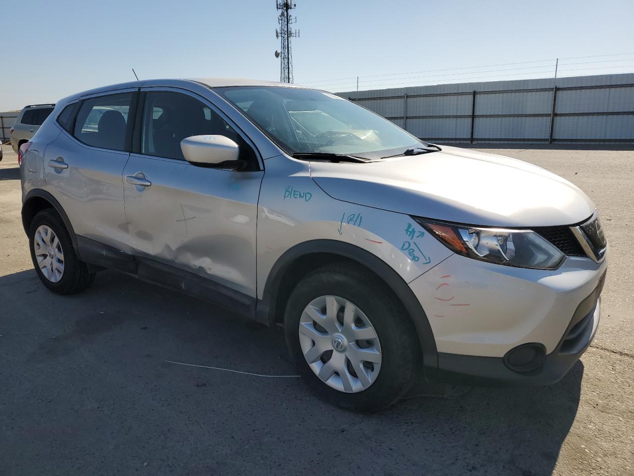 JN1BJ1CR9JW259576 2018 Nissan Rogue Sport S