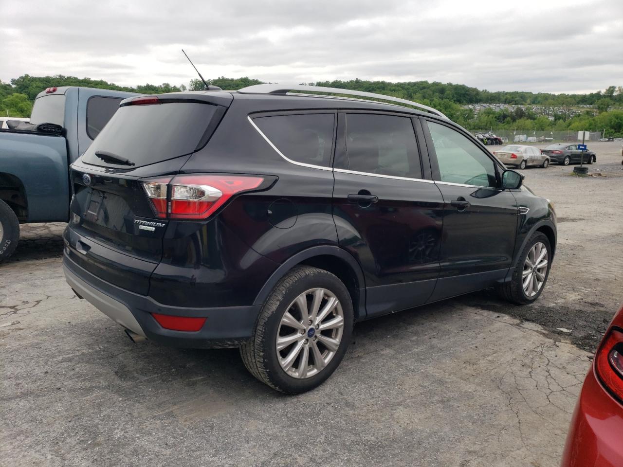 1FMCU0J98HUC84850 2017 Ford Escape Titanium