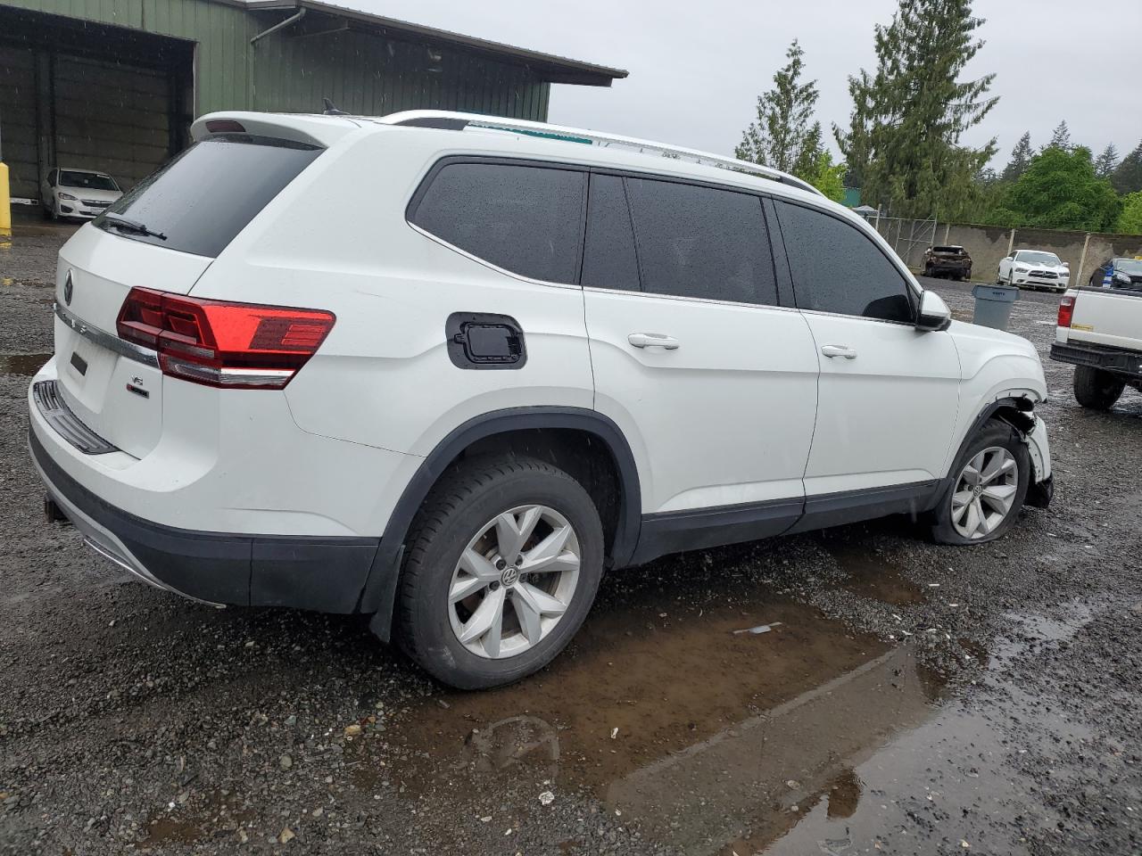 2018 Volkswagen Atlas vin: 1V2HR2CA0JC500800