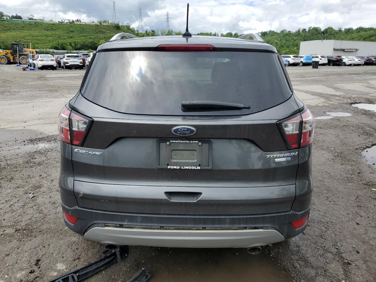 1FMCU9J91JUB74586 2018 Ford Escape Titanium