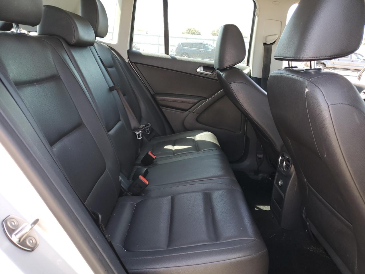 2017 Volkswagen Tiguan S vin: WVGAV7AX1HK027391