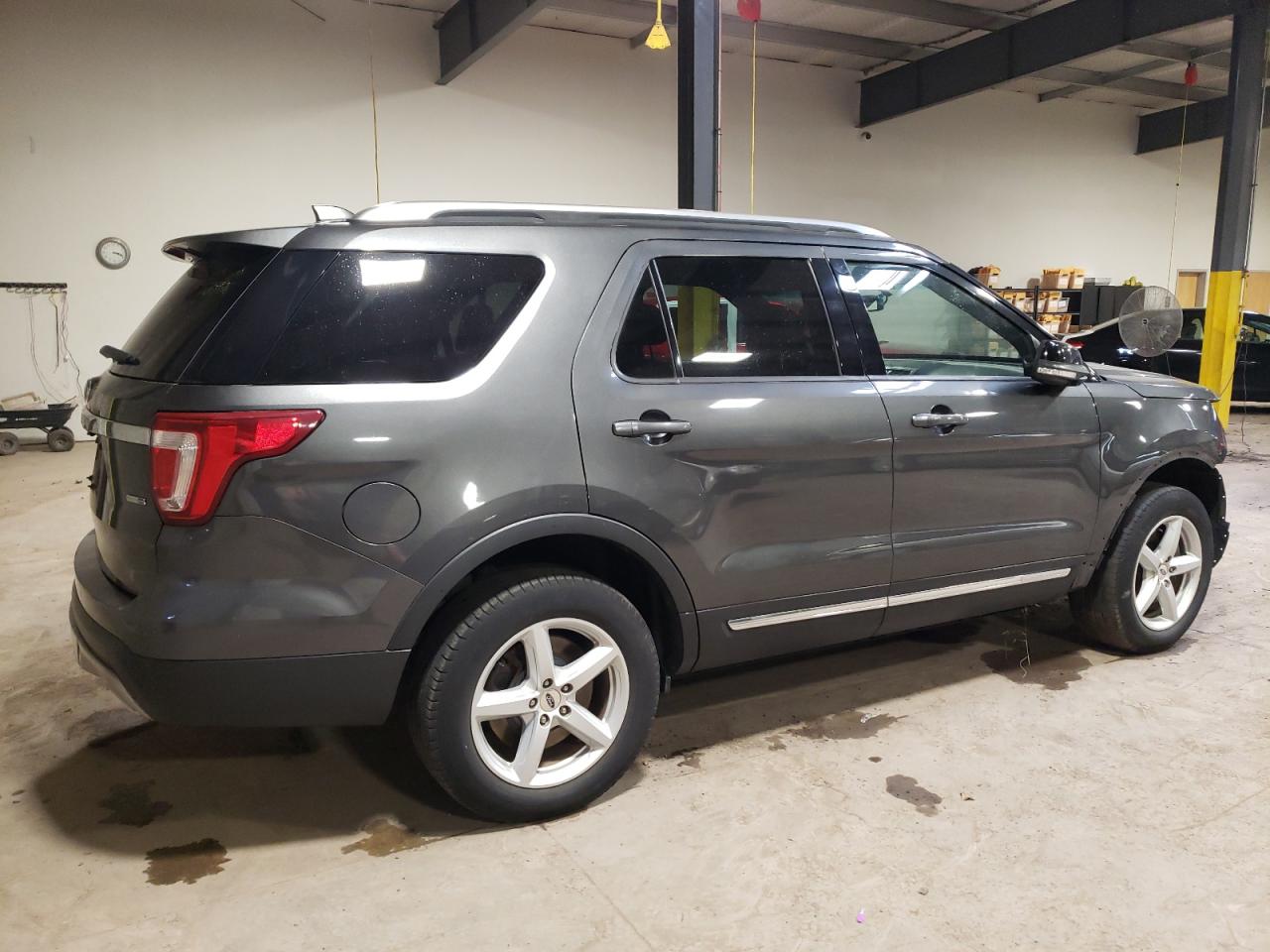 1FM5K8DH2HGA66370 2017 Ford Explorer Xlt