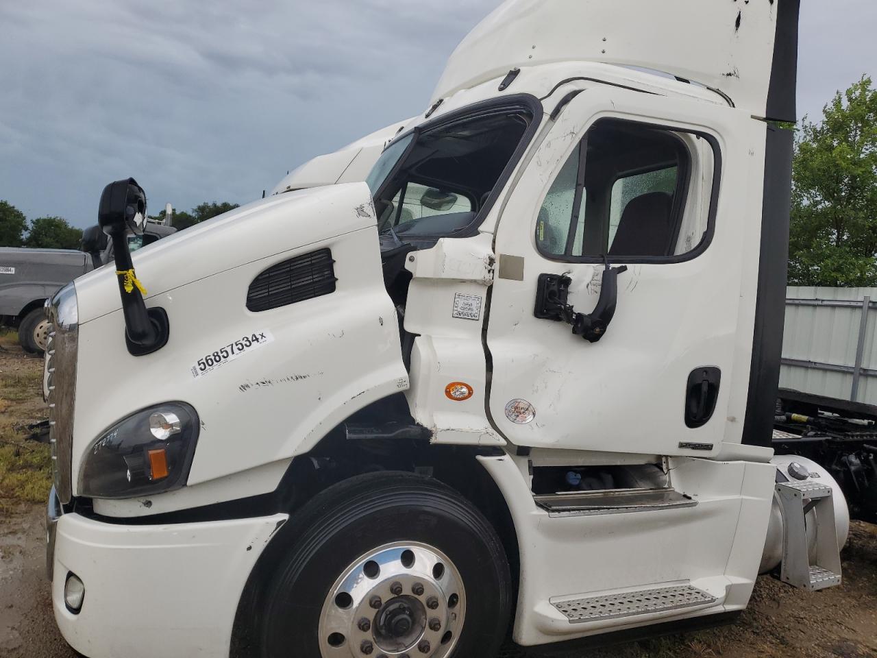 Lot #2935512137 2020 FREIGHTLINER CASCADIA 1