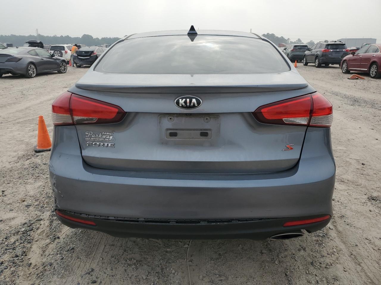 3KPFL4A77HE012203 2017 Kia Forte Lx