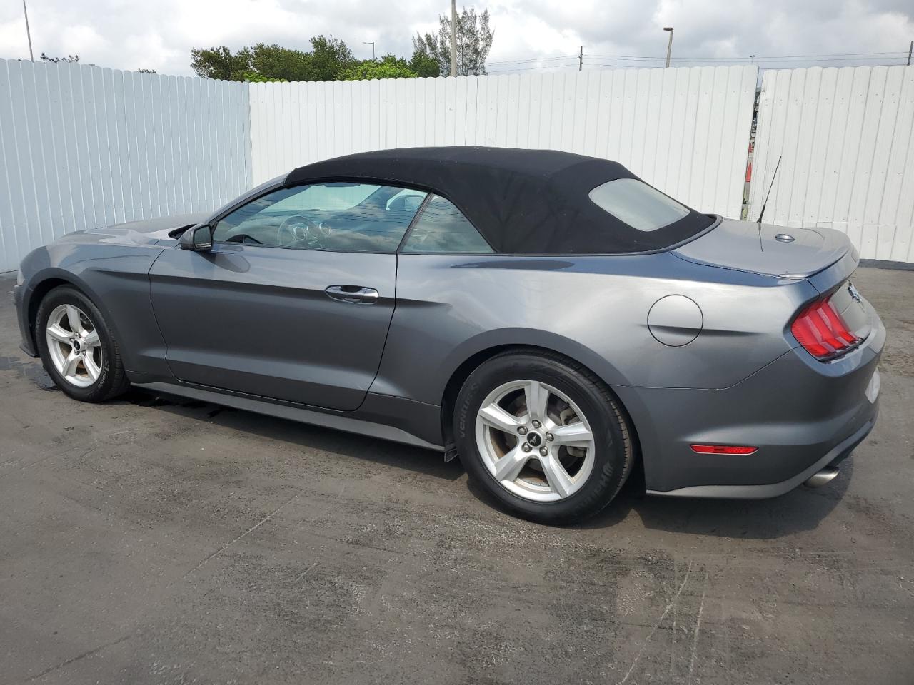 2022 Ford Mustang vin: 1FATP8UH8N5120569