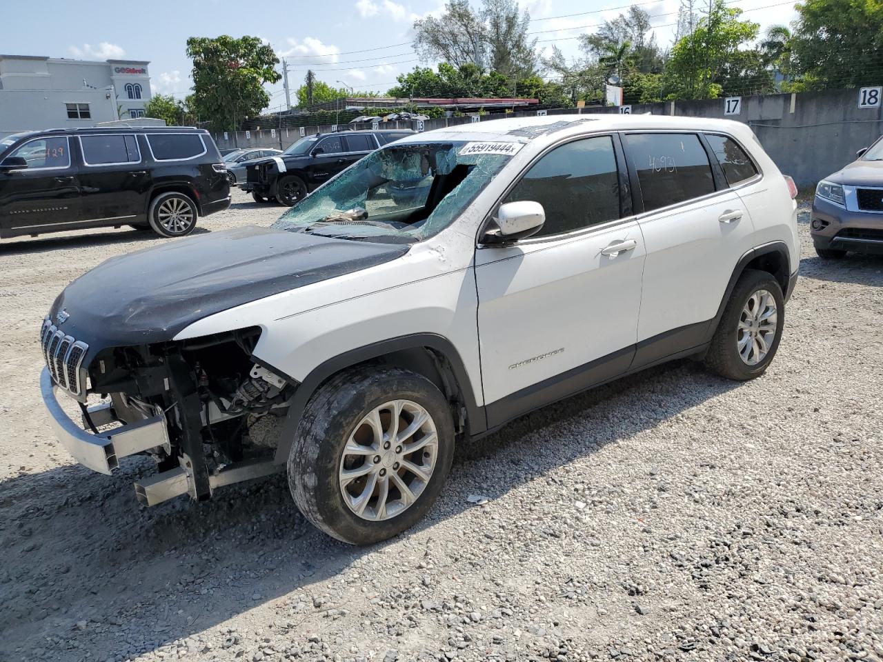 1C4PJLCB4KD366551 2019 Jeep Cherokee Latitude