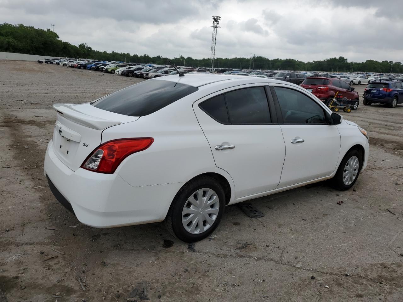 3N1CN7AP8JL885851 2018 Nissan Versa S