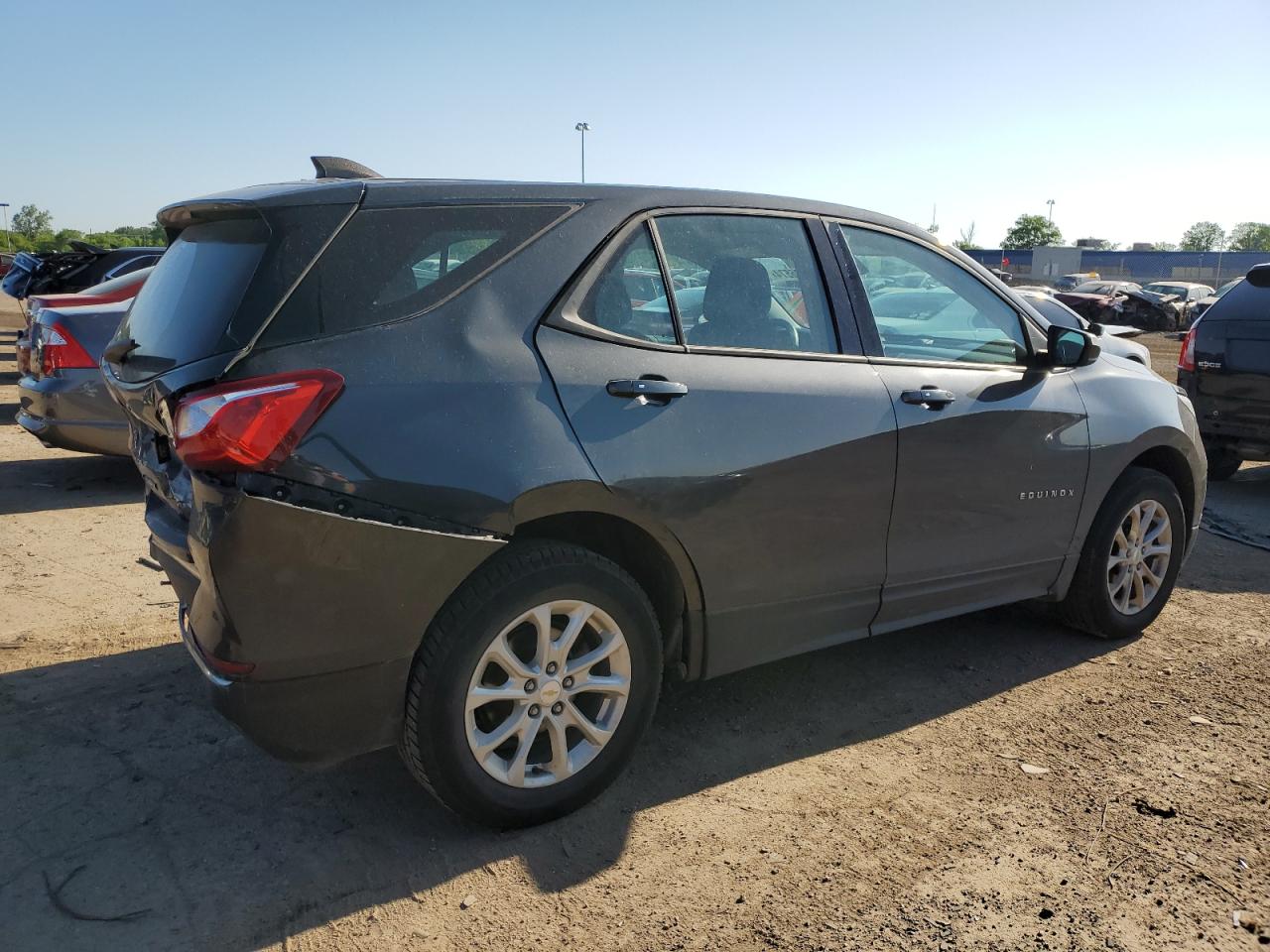 2GNAXREV4J6136561 2018 Chevrolet Equinox Ls