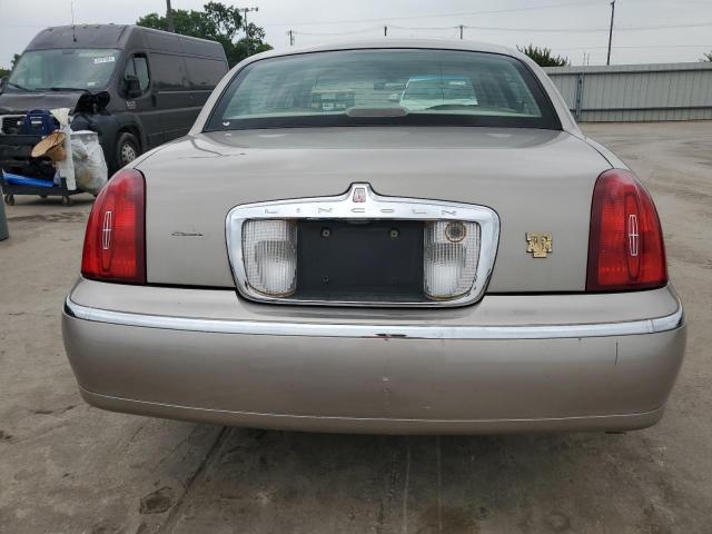 2000 Lincoln Town Car Executive VIN: 1LNHM81WXYY935575 Lot: 55295074