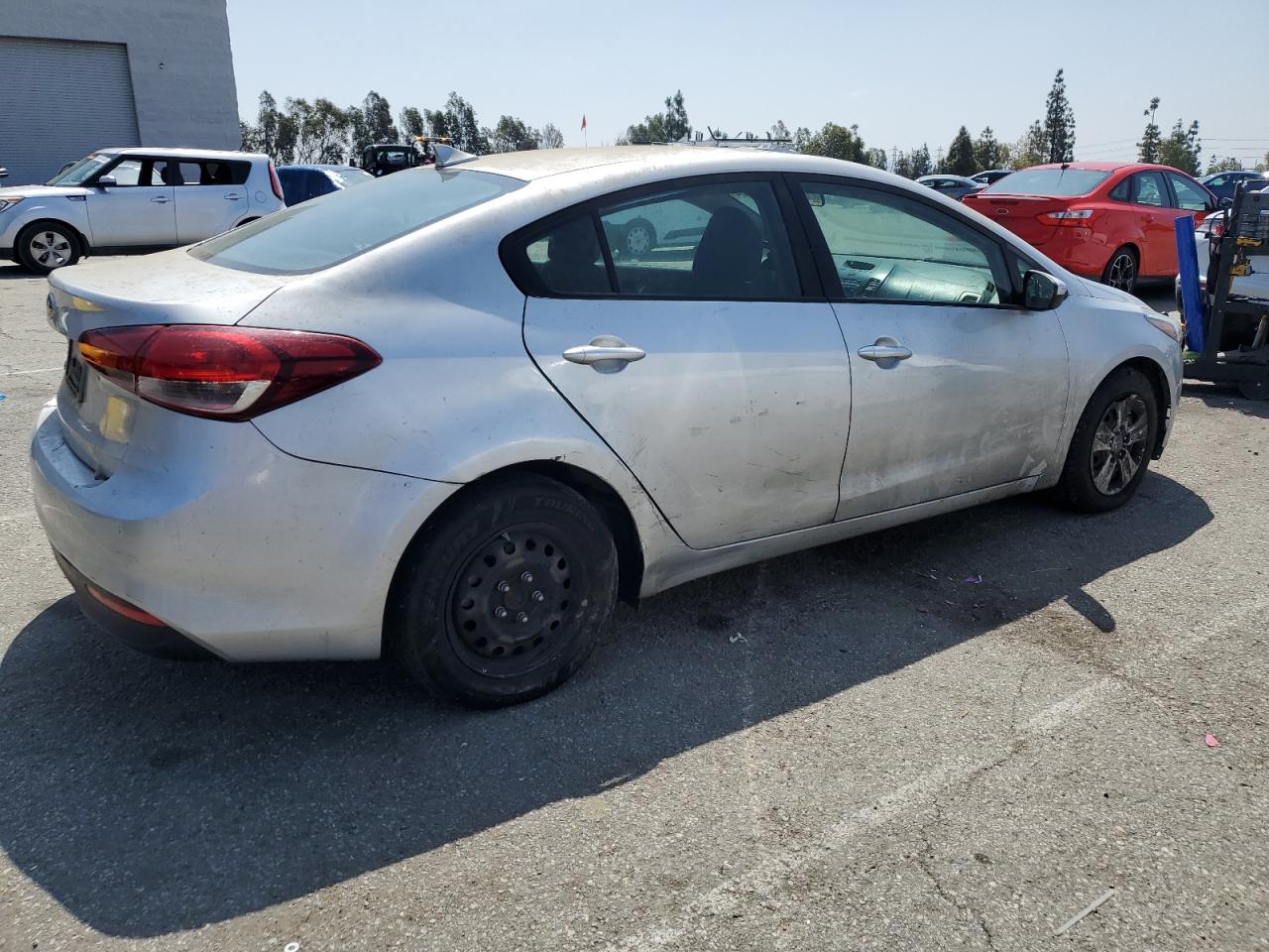 2018 Kia Forte Lx vin: 3KPFK4A77JE167312