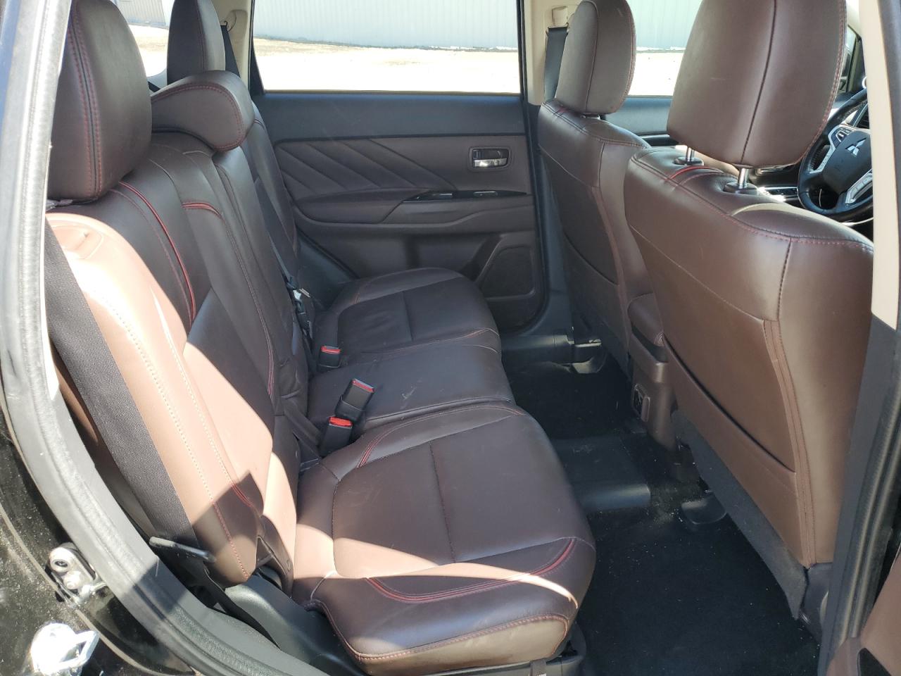 JA4J24A51JZ047366 2018 Mitsubishi Outlander Se