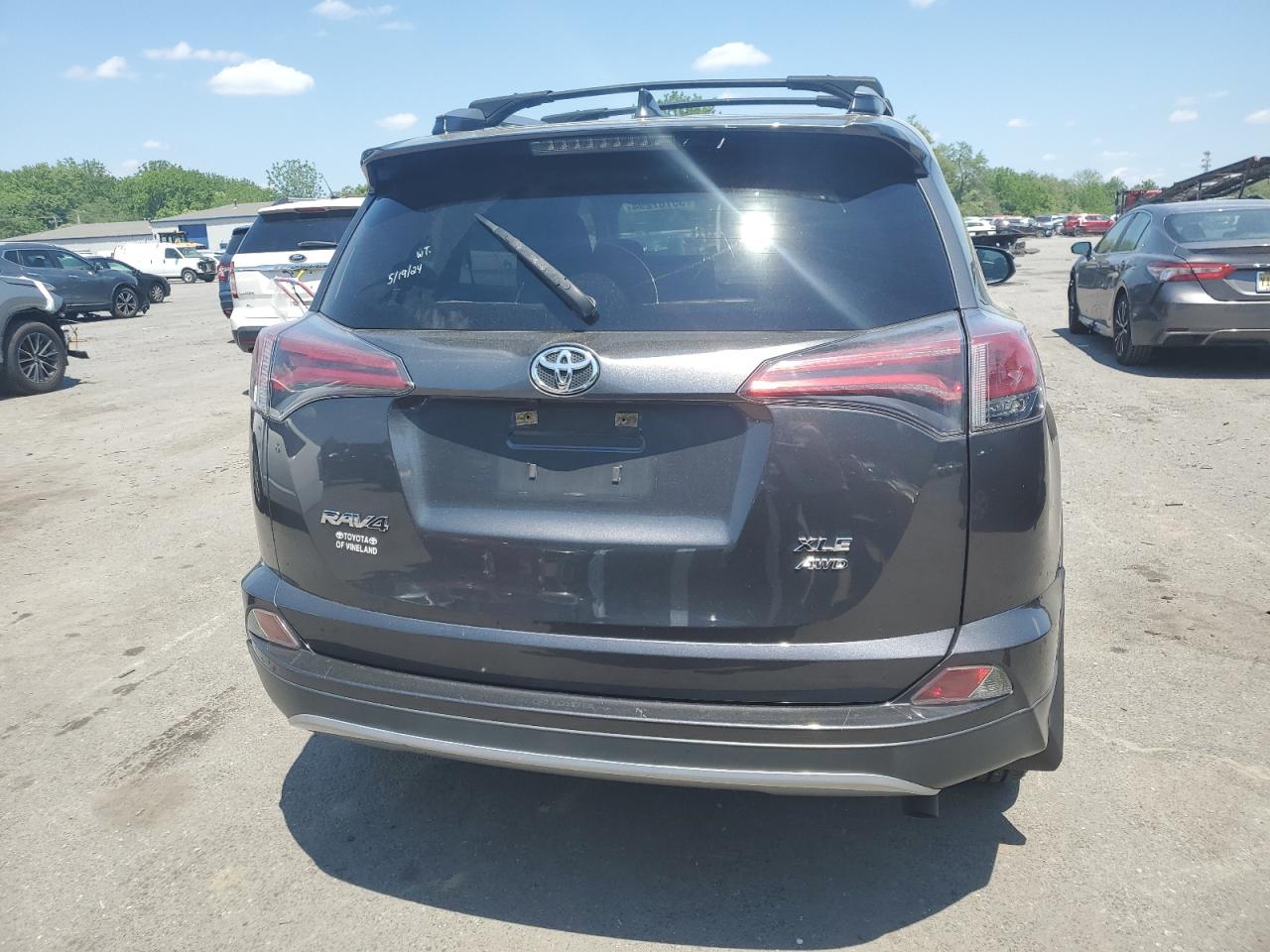JTMRFREV1HJ170341 2017 Toyota Rav4 Xle