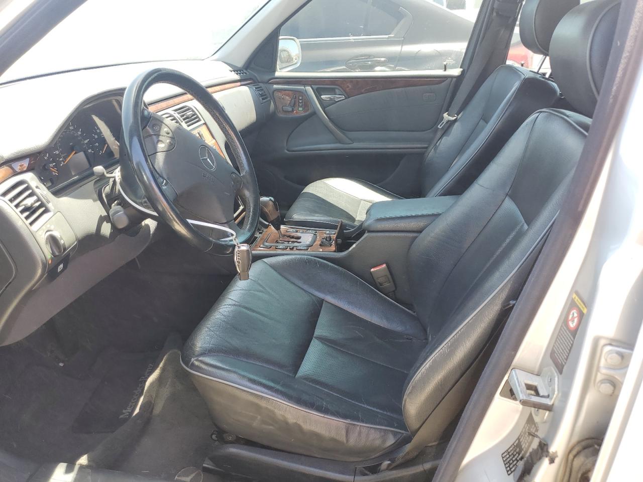 WDBJF65J6YB083746 2000 Mercedes-Benz E 320