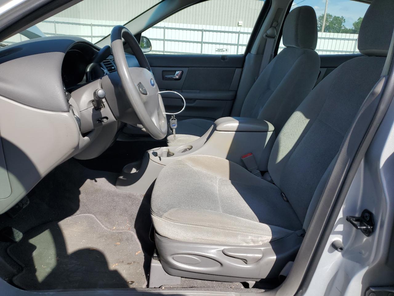 1FAFP5324YA236033 2000 Ford Taurus Se