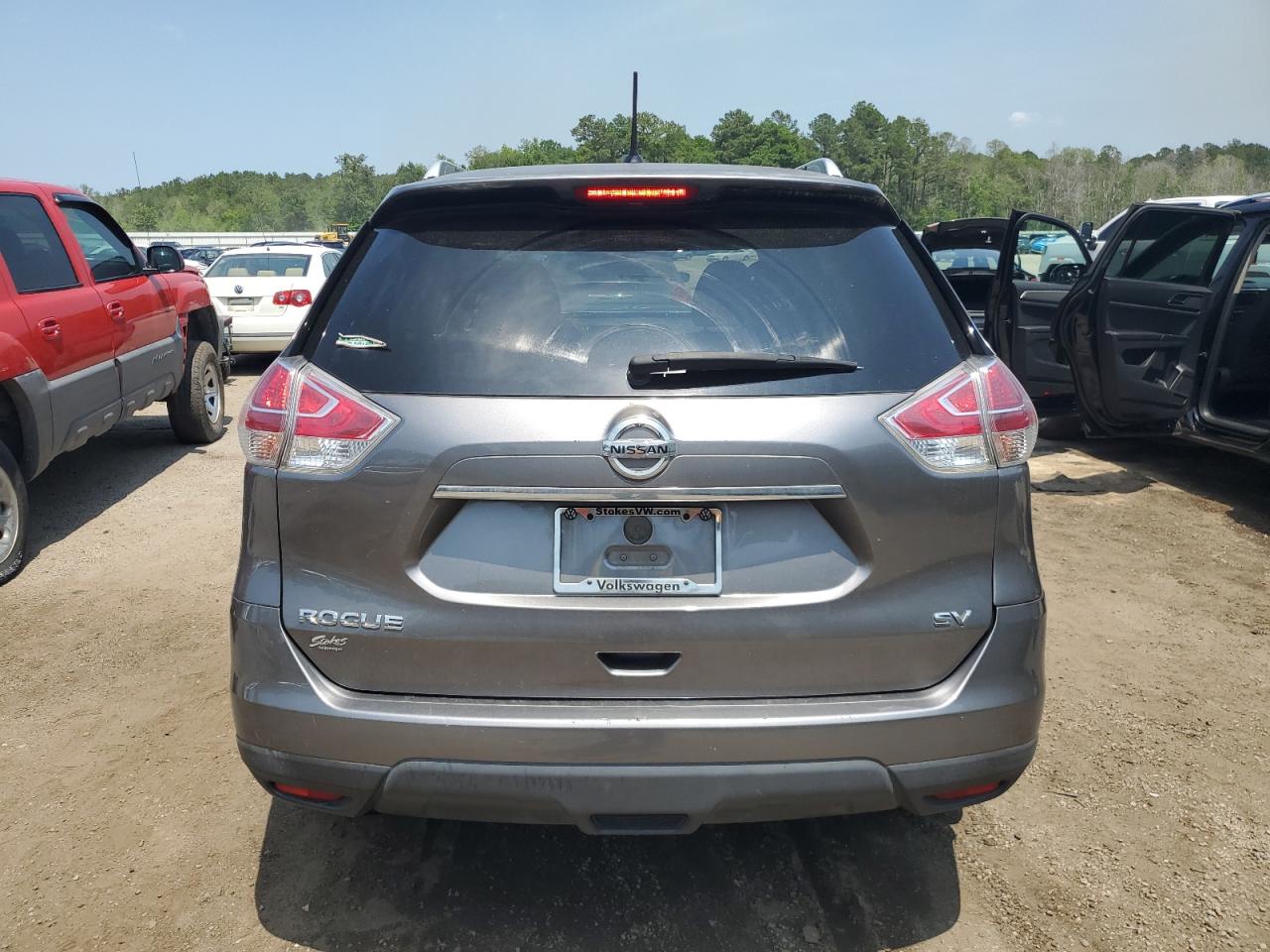 2016 Nissan Rogue S vin: KNMAT2MT9GP688884