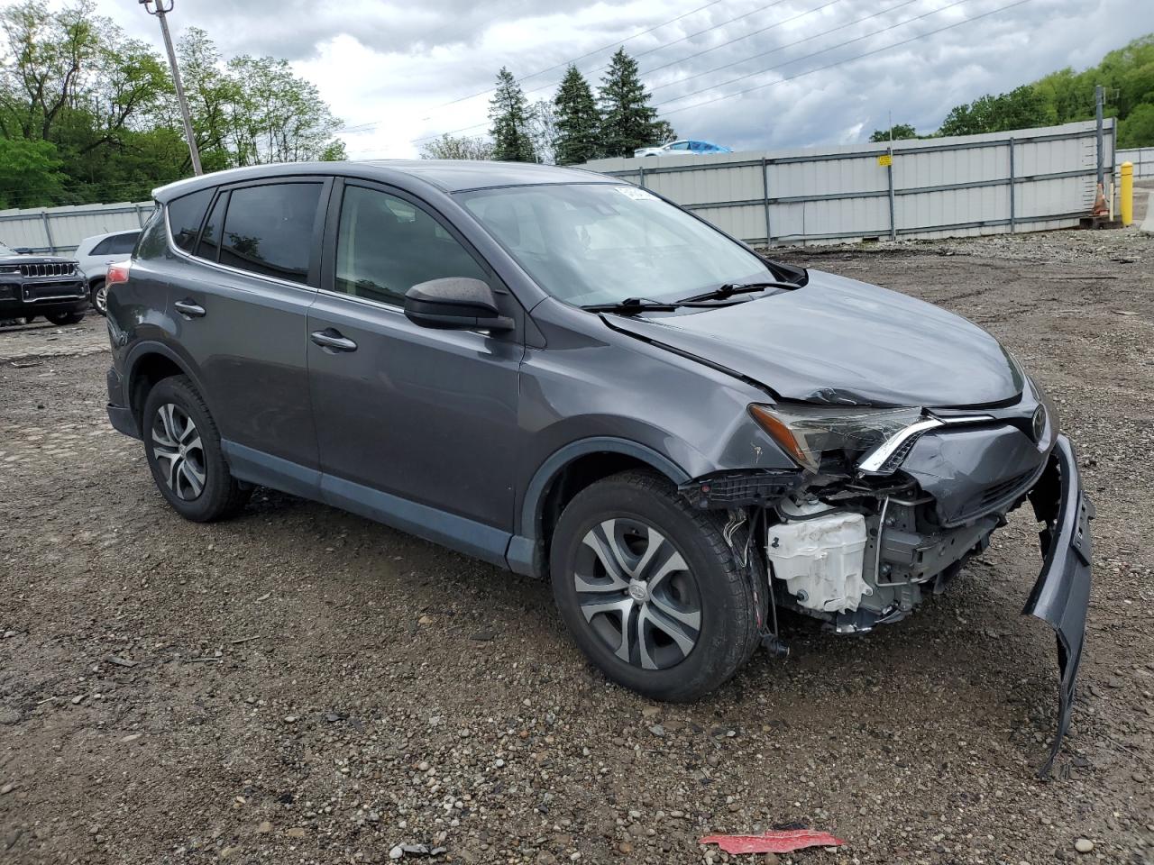 JTMZFREV4JJ739074 2018 Toyota Rav4 Le