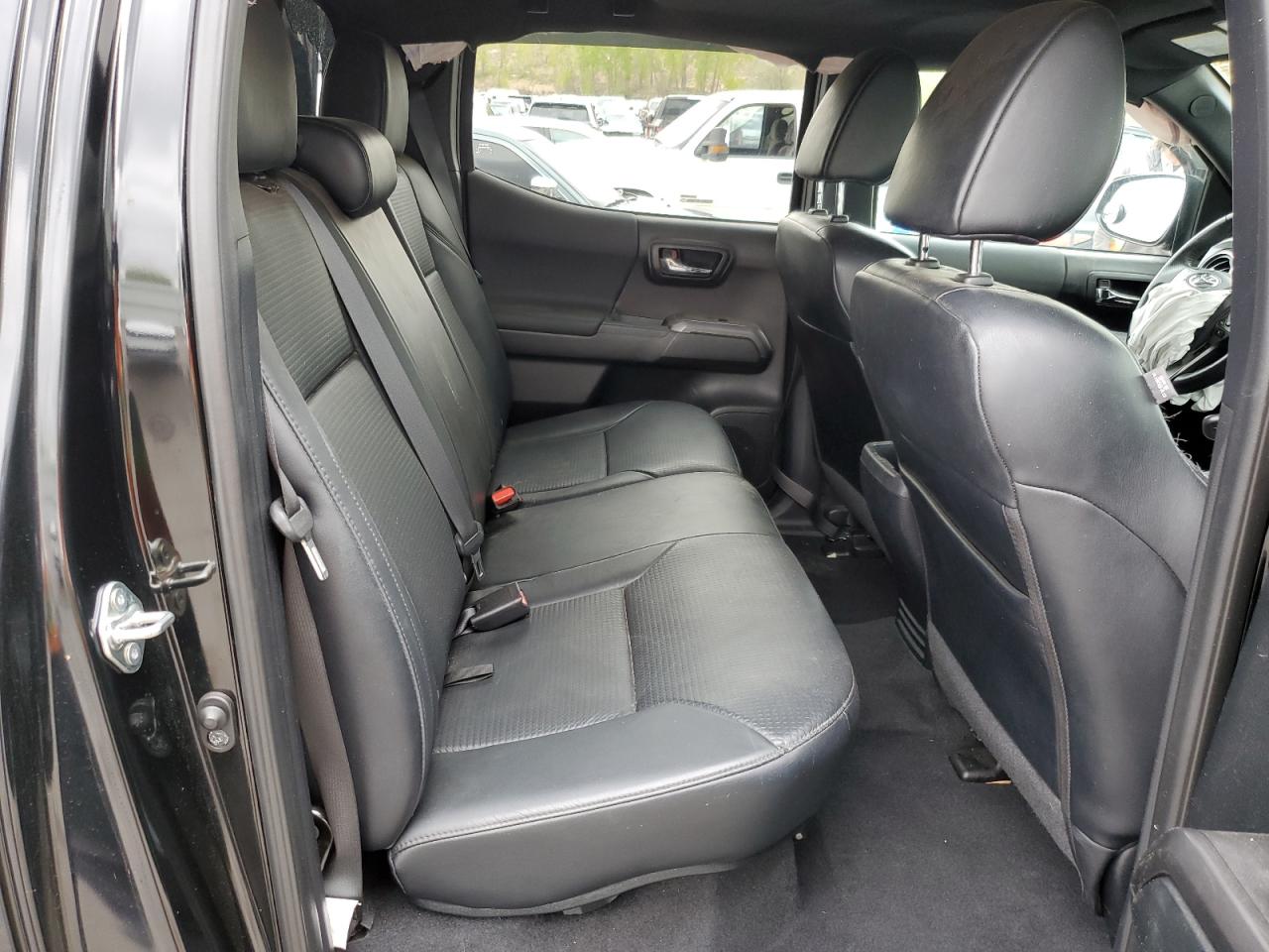 3TMDZ5BN1JM042284 2018 Toyota Tacoma Double Cab