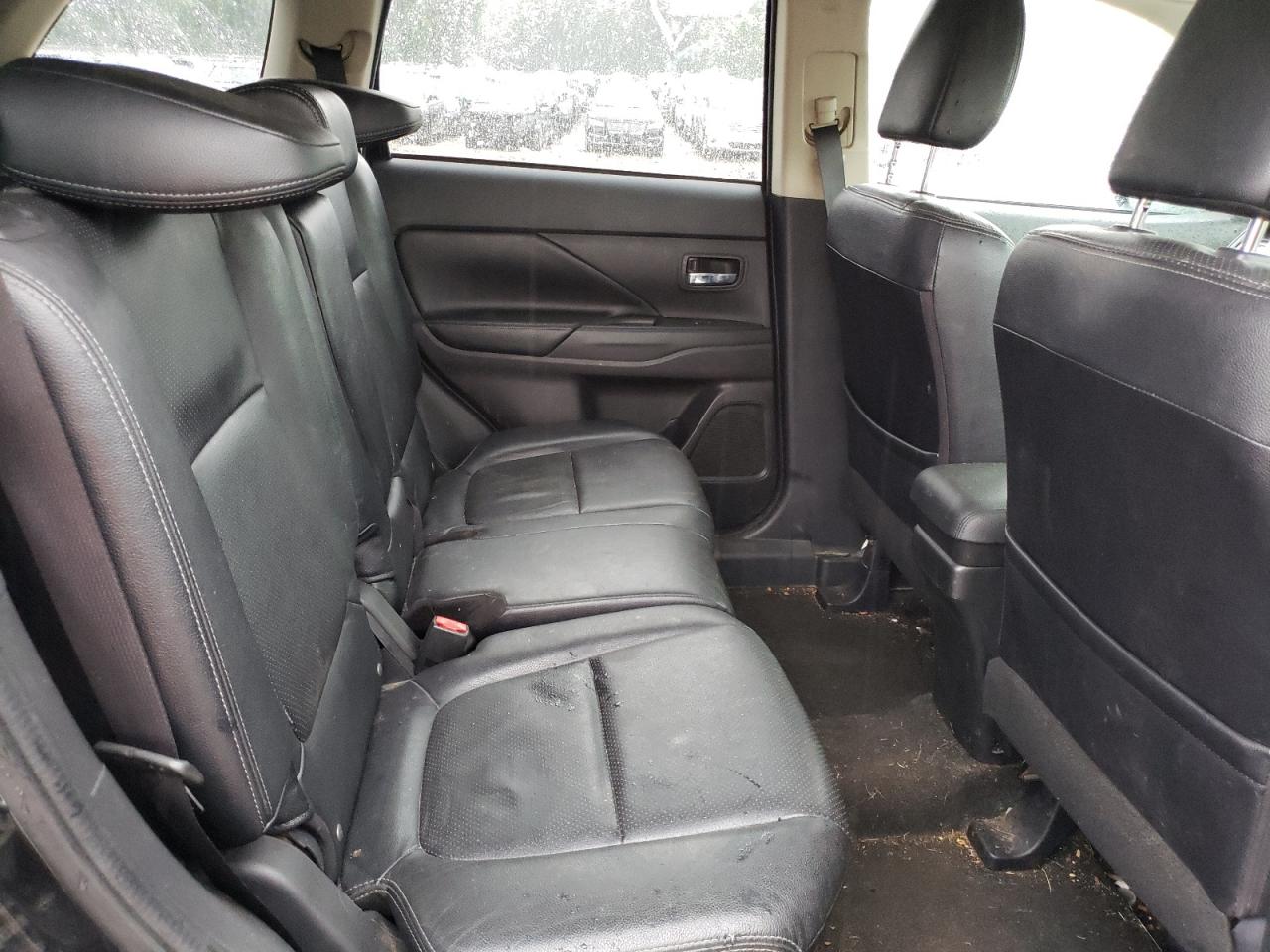 JA4AZ3A37GZ017768 2016 Mitsubishi Outlander Se