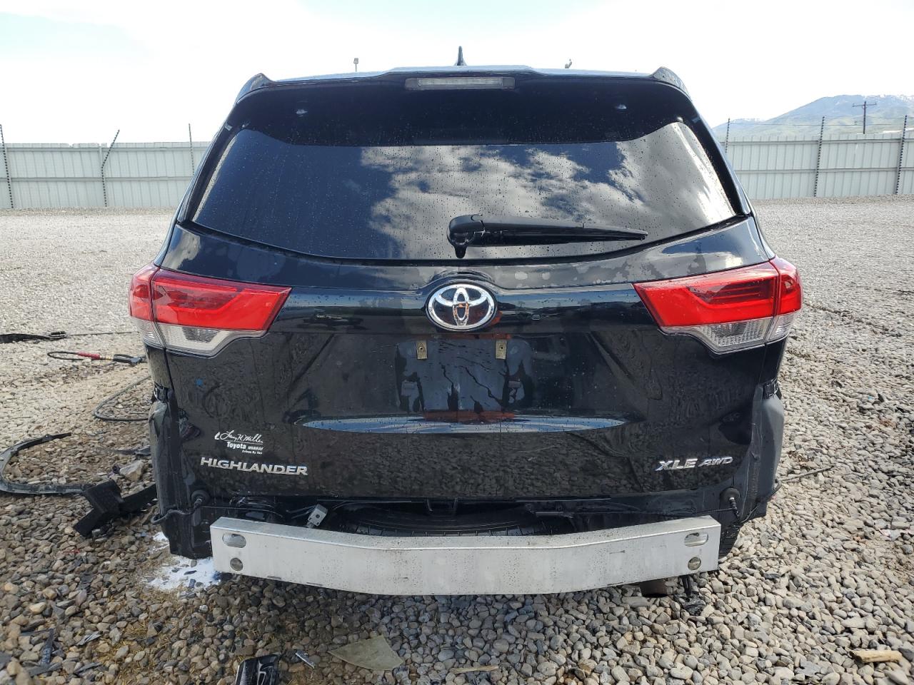 5TDJZRFH1HS420077 2017 Toyota Highlander Se