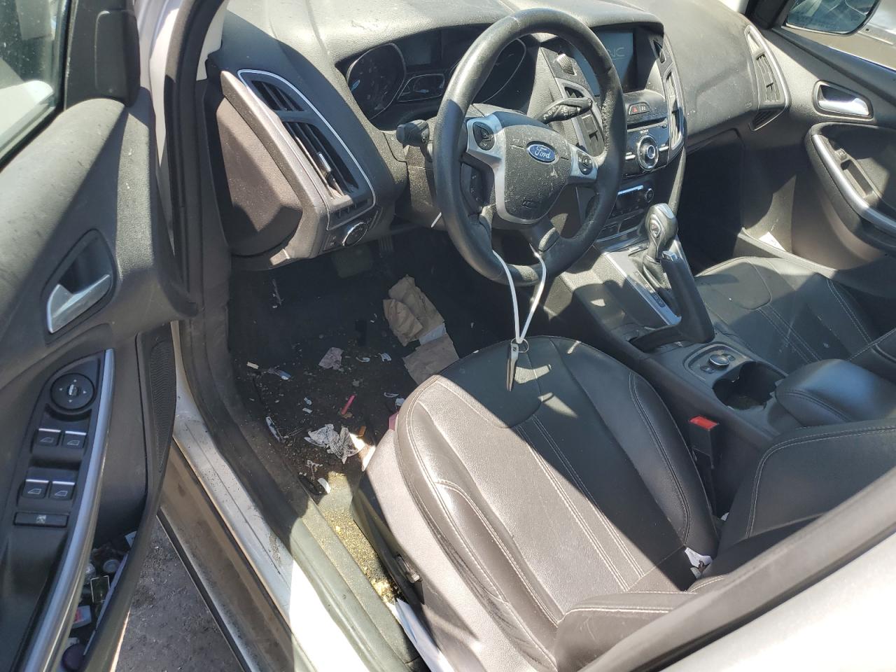 1FADP3N28EL303273 2014 Ford Focus Titanium