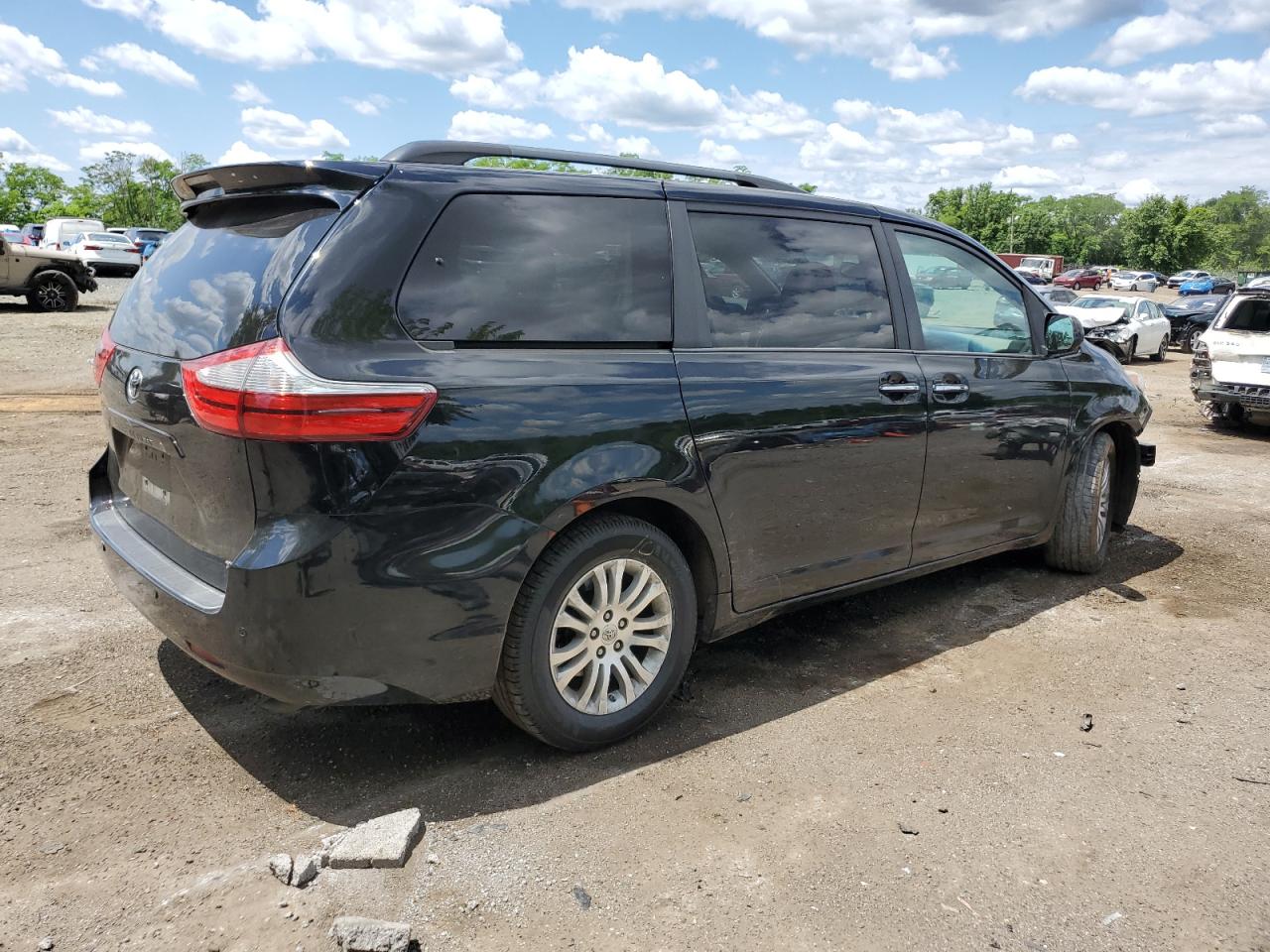 5TDYK3DC3FS677021 2015 Toyota Sienna Xle