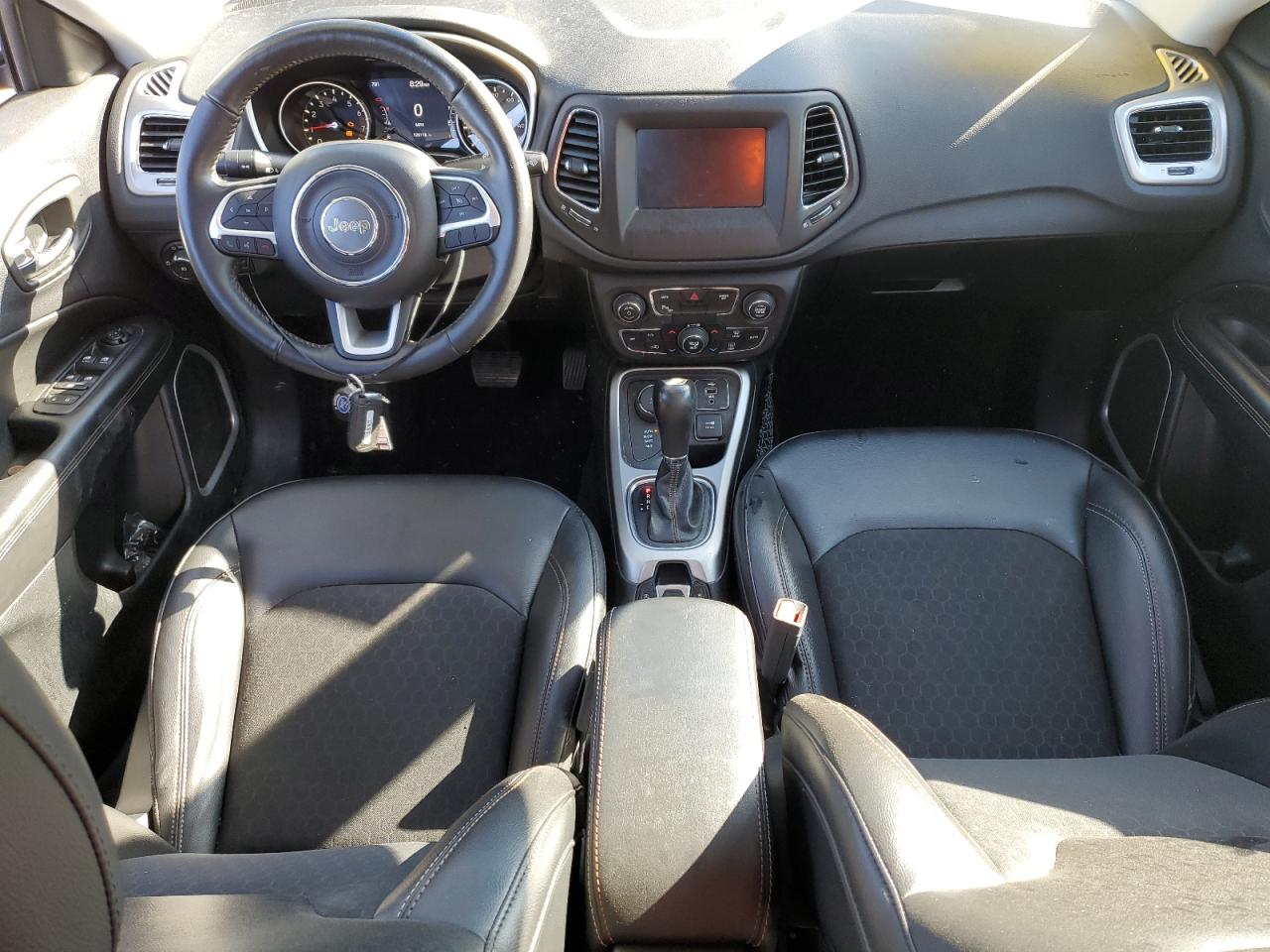 3C4NJDBB8JT283731 2018 Jeep Compass Latitude