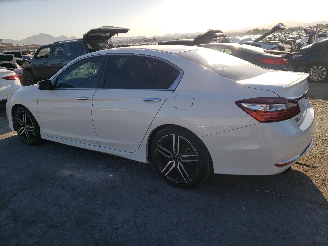 1HGCR2F5XHA077922 2017 Honda Accord Sport