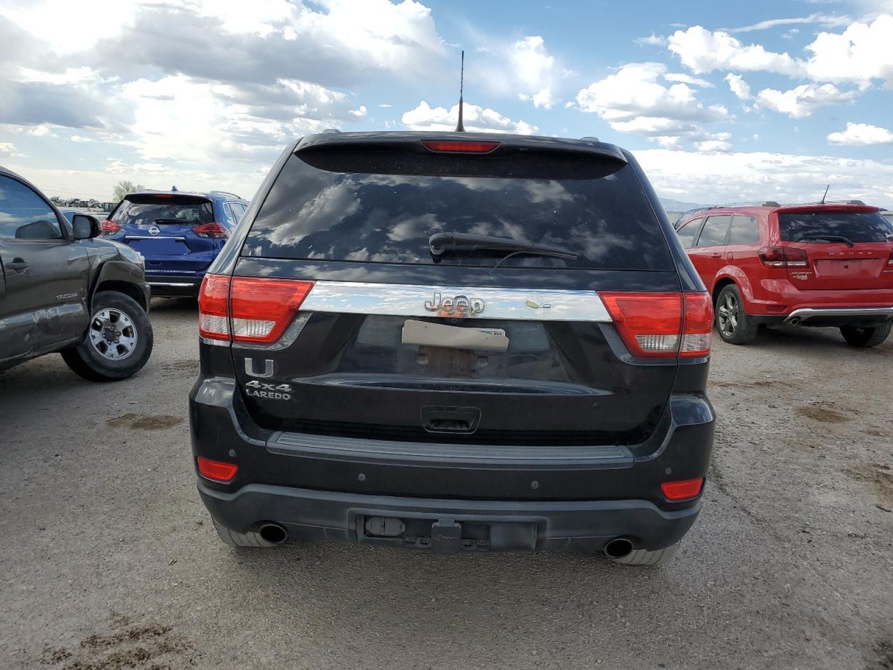 1J4RR4GT2BC530342 2011 Jeep Grand Cherokee Laredo