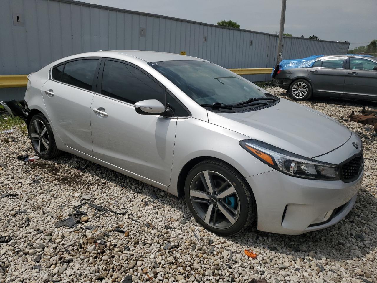 3KPFL4A80JE226951 2018 Kia Forte Ex