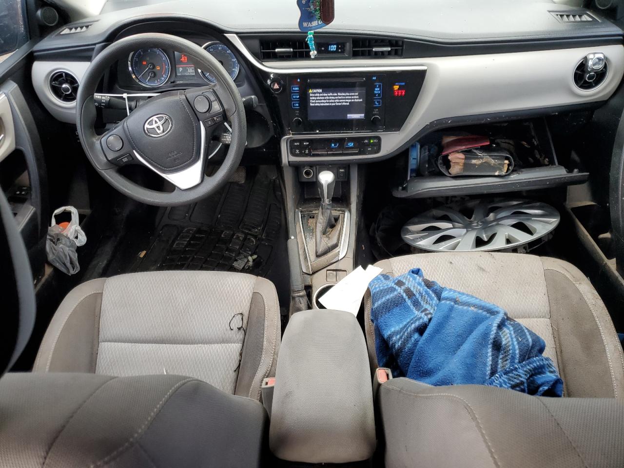 VIN: 5YFBURHE0KP890672 2019 TOYOTA COROLLA