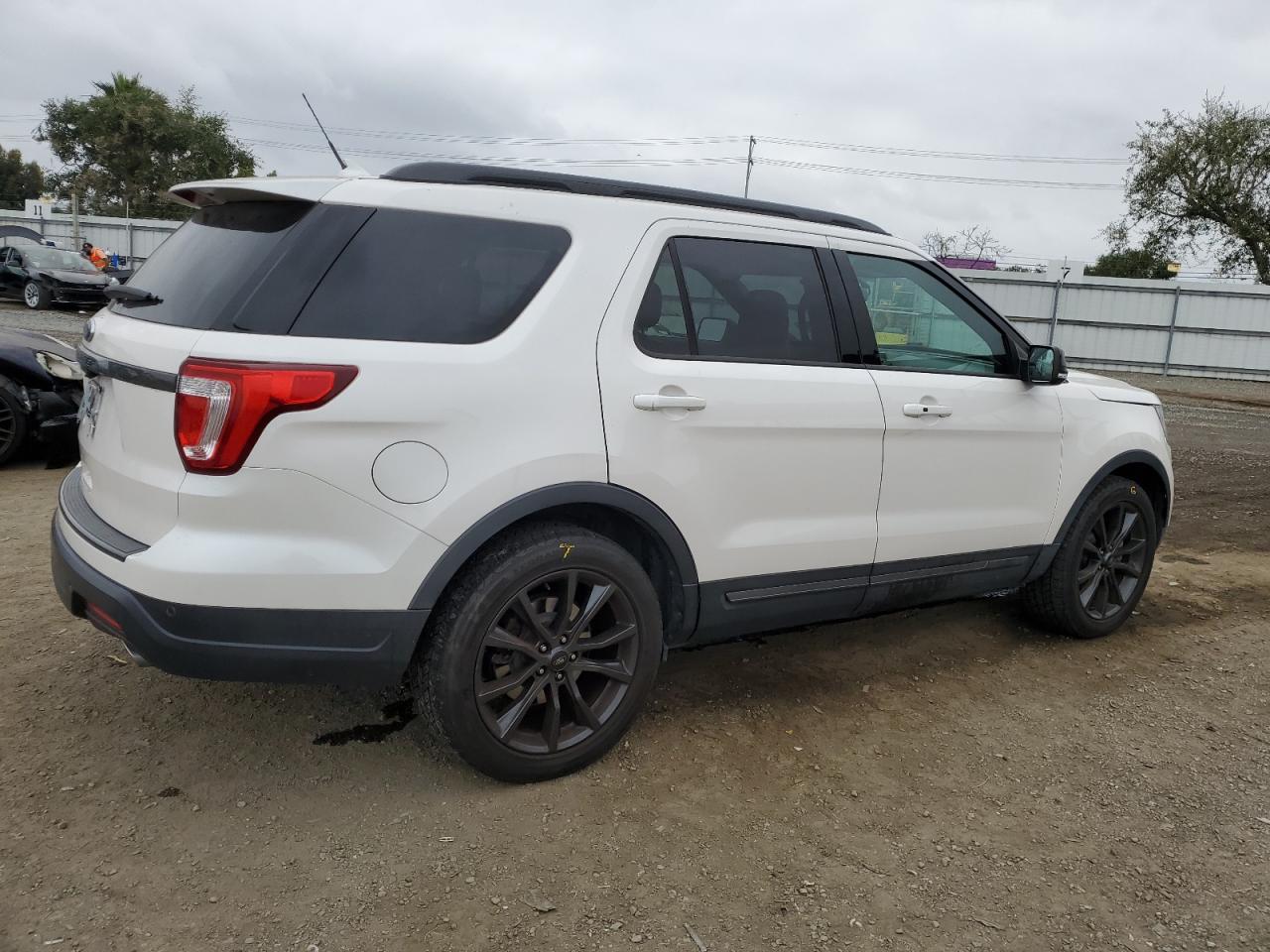 1FM5K7D82KGB39996 2019 Ford Explorer Xlt