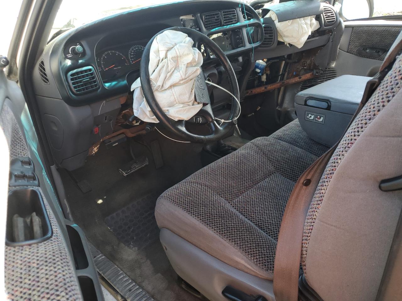 3B7HF12Y9WM296748 1998 Dodge Ram 1500