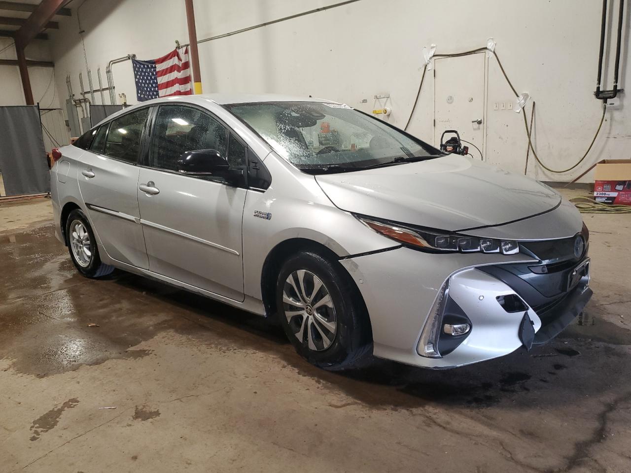 JTDKAMFP7M3190529 2021 Toyota Prius Prime Le