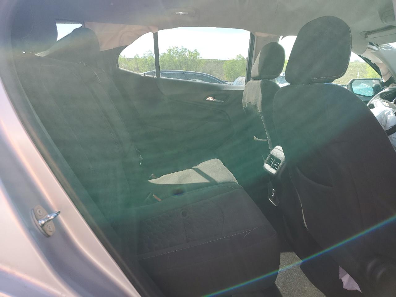 2GNAXUEV5M6118822 2021 Chevrolet Equinox Lt