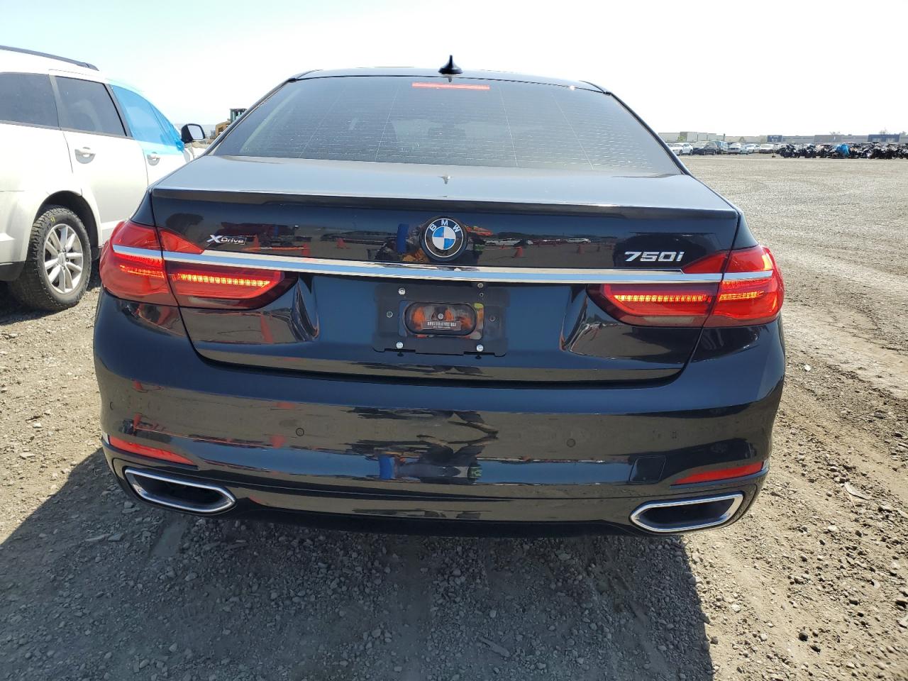 2018 BMW 750 Xi vin: WBA7F2C55JG424683