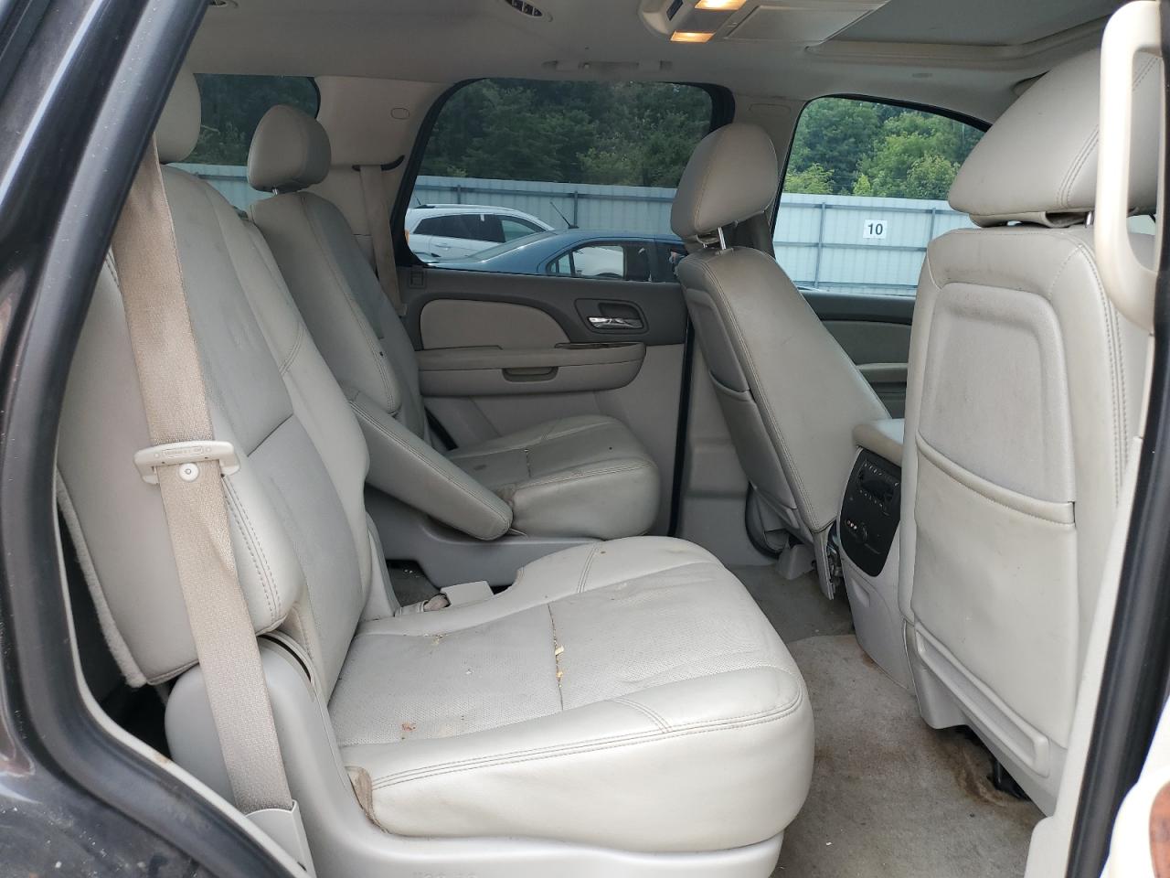 1GNUKCE07AR112529 2010 Chevrolet Tahoe K1500 Ltz