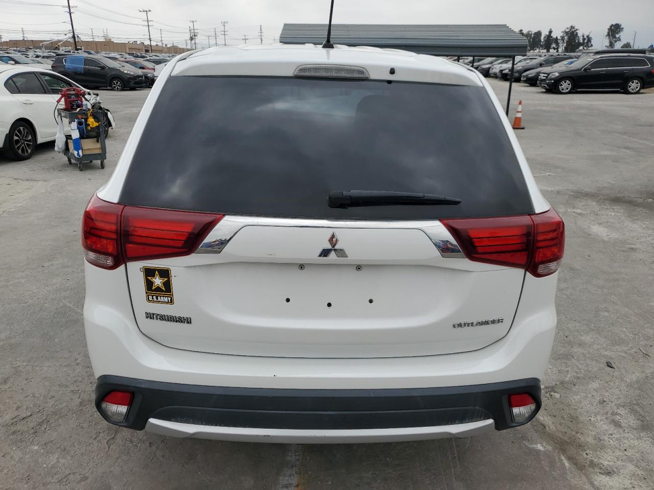 JA4AD2A38GZ035754 2016 Mitsubishi Outlander Es