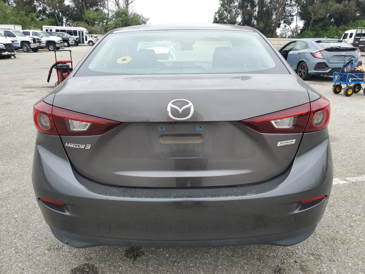 3MZBN1U70JM195715 2018 Mazda 3 Sport