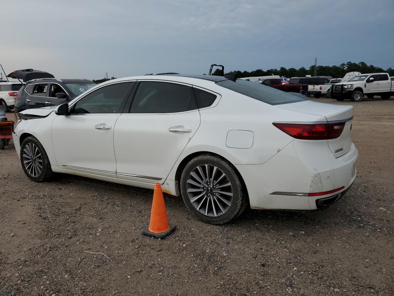 KNALC4J1XH5043940 2017 Kia Cadenza Premium