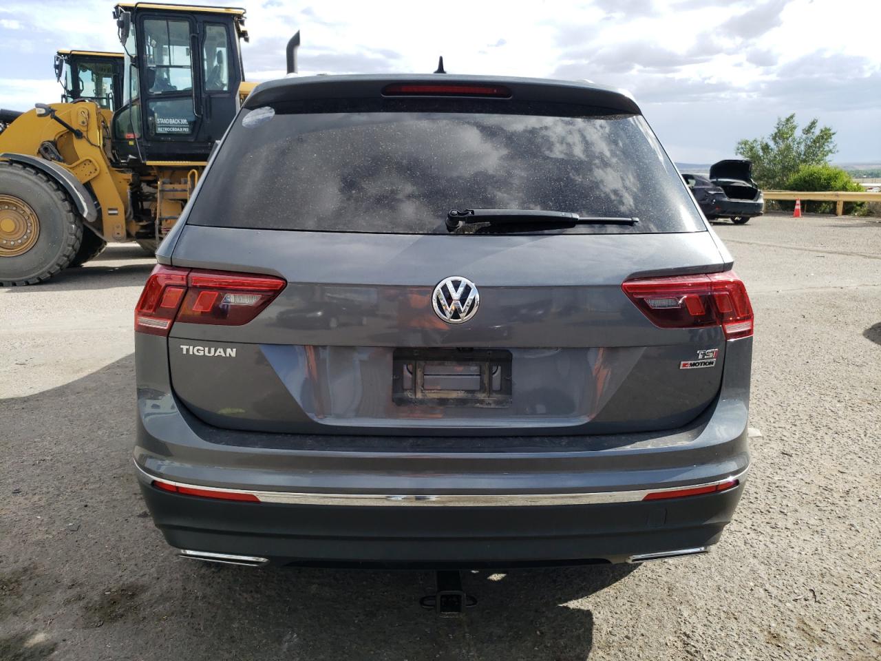 3VV2B7AX1JM056049 2018 Volkswagen Tiguan Se