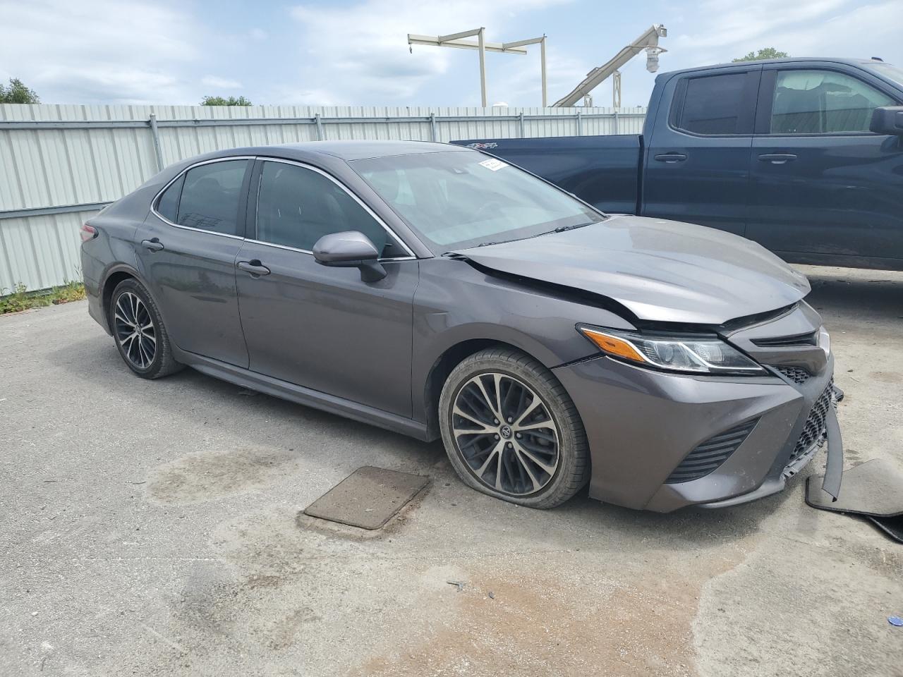 2018 Toyota Camry L vin: 4T1B11HK7JU057514