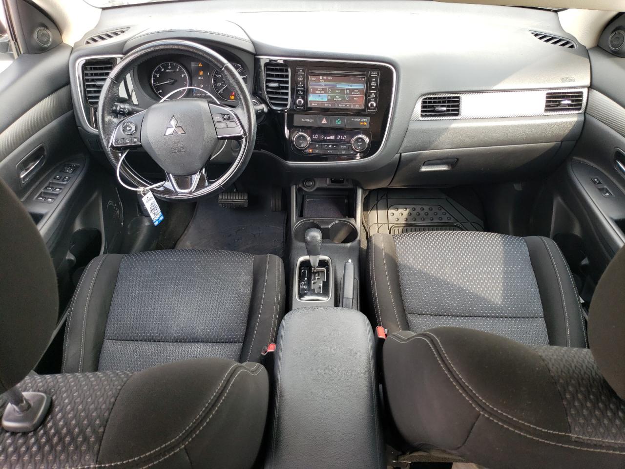 JA4AD3A38GZ008611 2016 Mitsubishi Outlander Se