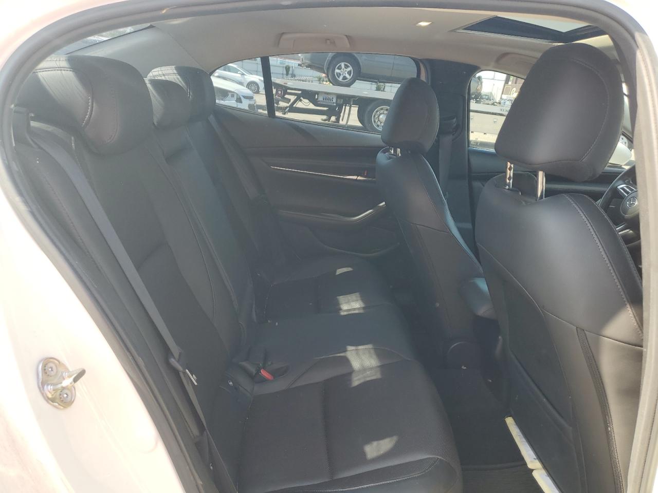 3MZBPAEM0KM101476 2019 Mazda 3 Premium