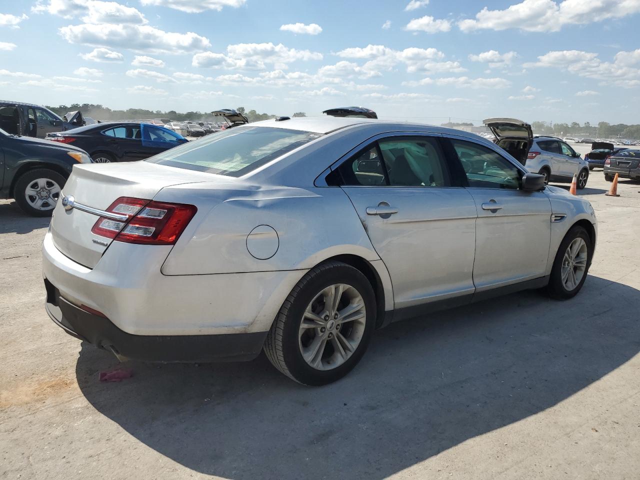 2018 Ford Taurus Se vin: 1FAHP2D83JG115300