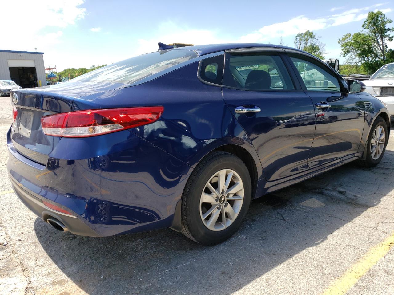 2017 Kia Optima Lx vin: 5XXGT4L39HG152260