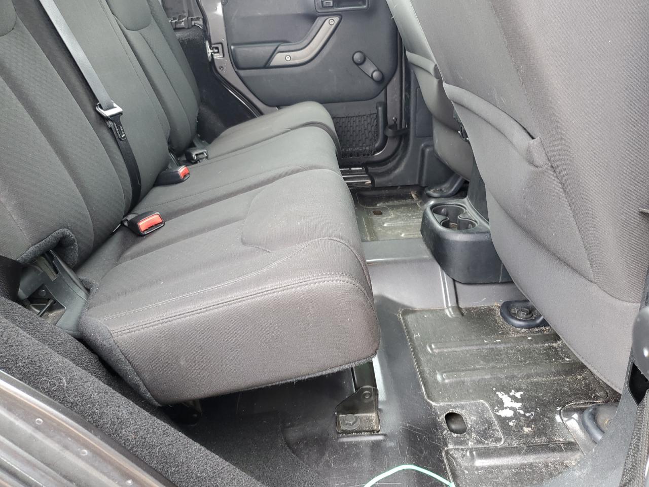 1C4BJWDG5GL272973 2016 Jeep Wrangler Unlimited Sport